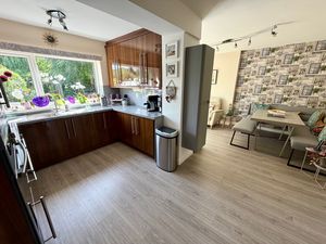 Kitchen- click for photo gallery